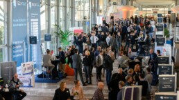 Ein Blick in das Convention Center auf die Teilnehmenden der TECHTIDE - Konferenz zur Digitalisierung in Wirtschaft und Gesellschaft