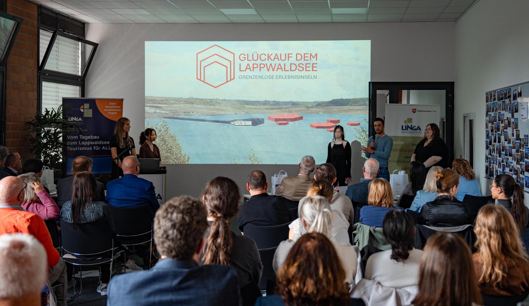 Blick auf den Saal bei den LINGA Wochen 2024.